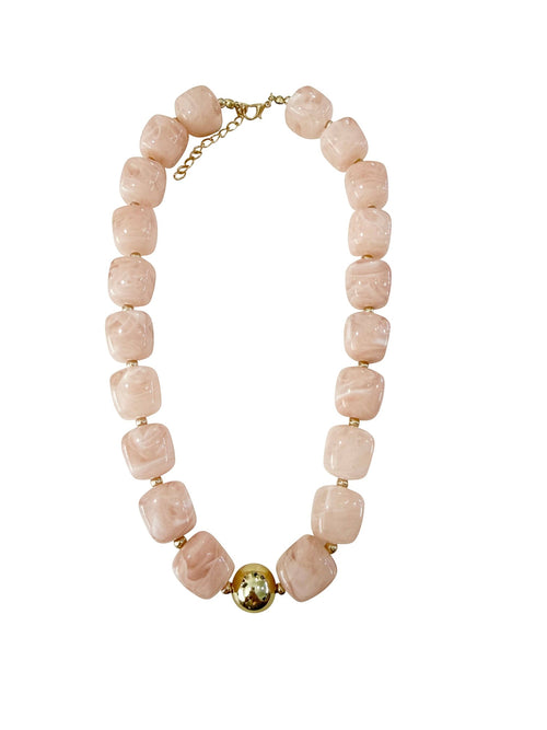 Mialur Boutique - Necklace with pink beads and a gold clasp on a white background