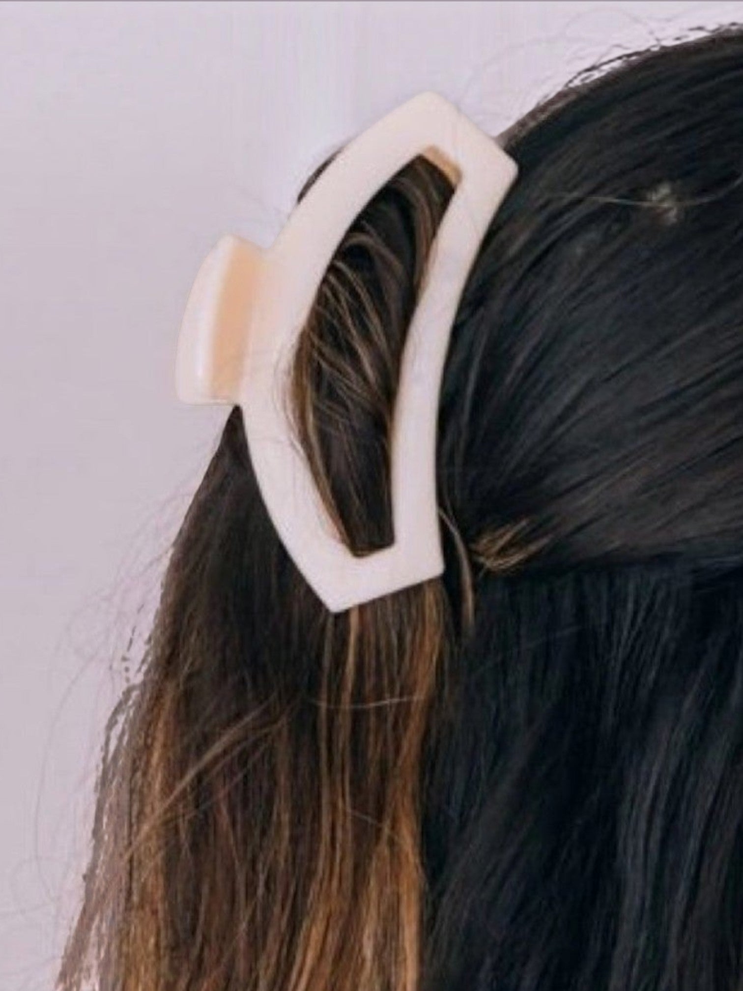 Mialur almond beige medium open claw hair clip securing a half-up hairstyle on dark hair