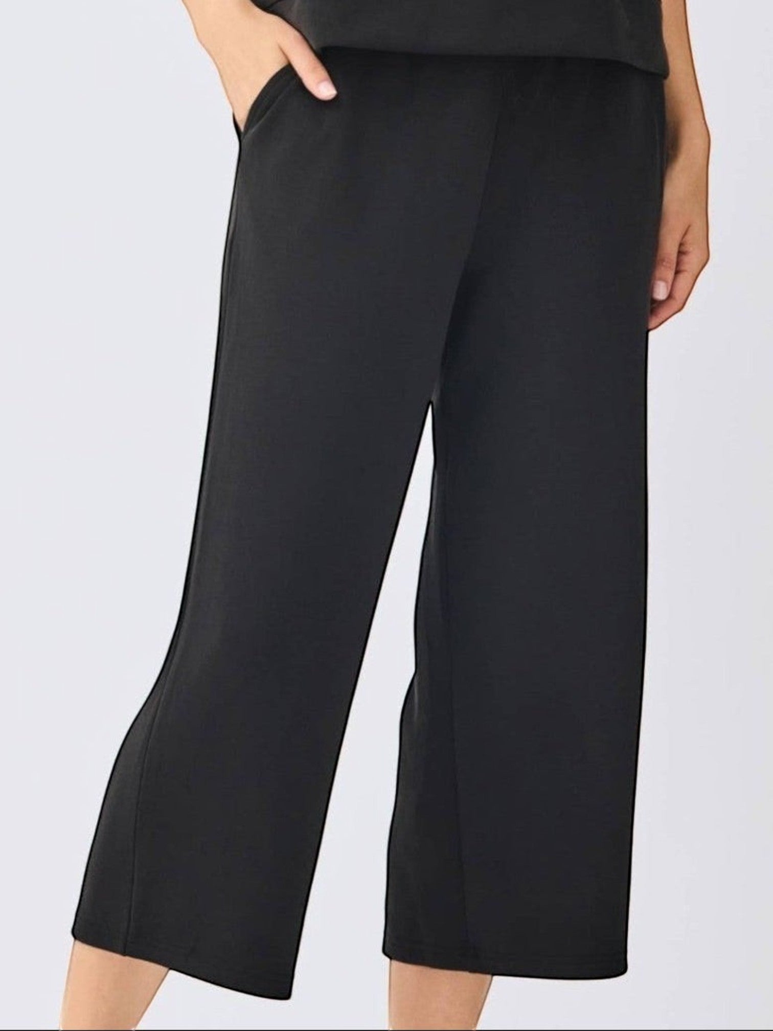 Mialur Avery black cropped wide-leg pants in soft modal-blend fabric with a relaxed fit and side pockets.