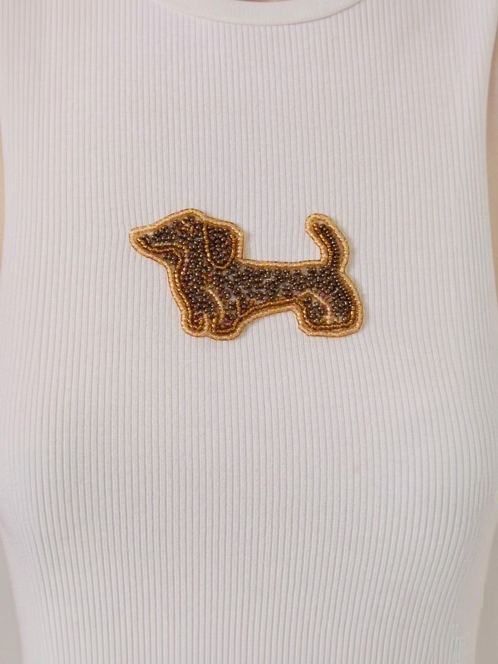 Mialur white ribbed women's t-shirt featuring a detailed beaded dachshund dog embellishment on the chest.