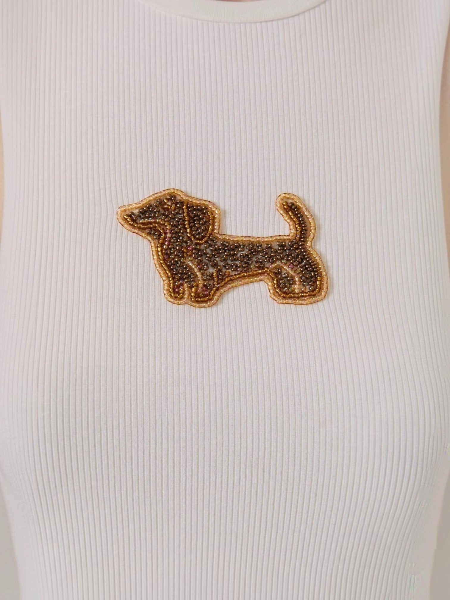 Mialur white ribbed women's t-shirt featuring a detailed beaded dachshund dog embellishment on the chest.